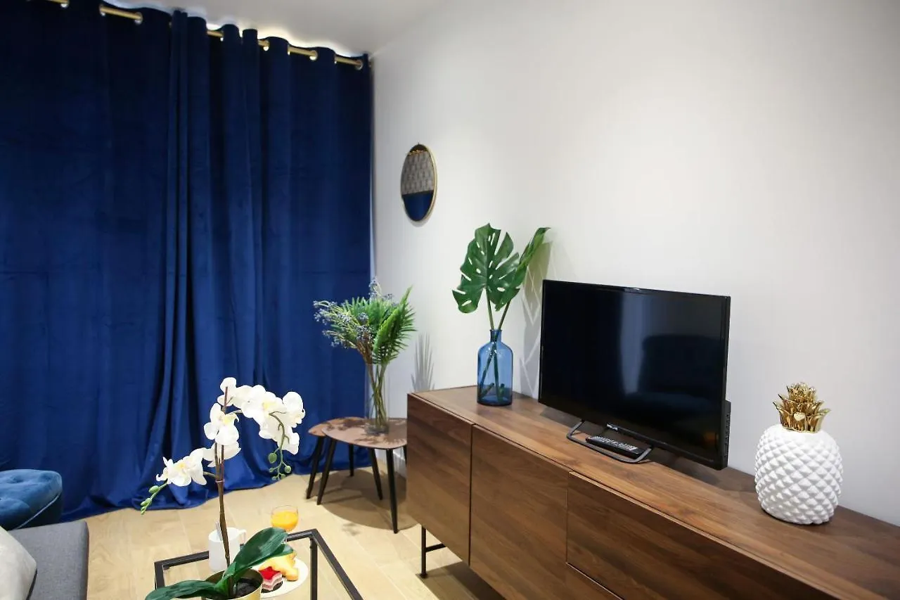 Big Studio Close To Montorgeuil Local Commercial Apartment Paris