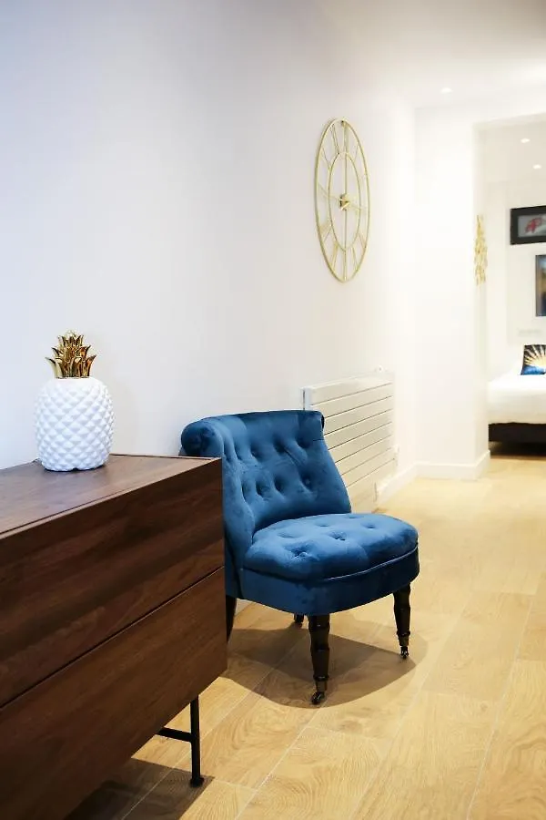 Big Studio Close To Montorgeuil Local Commercial Apartment Paris France